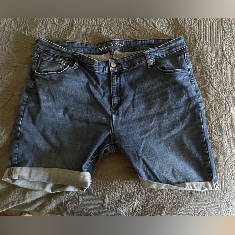 Universal Thread Denim Bermuda 24W Plus size